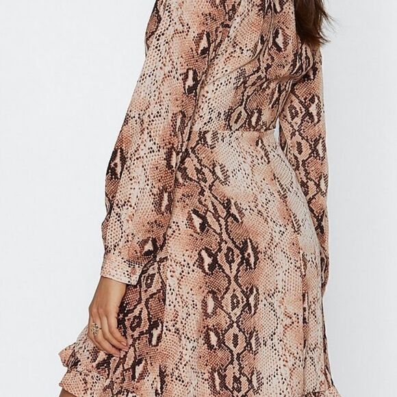 Nasty Gal Python print wrap dress - Picture 2 of 6